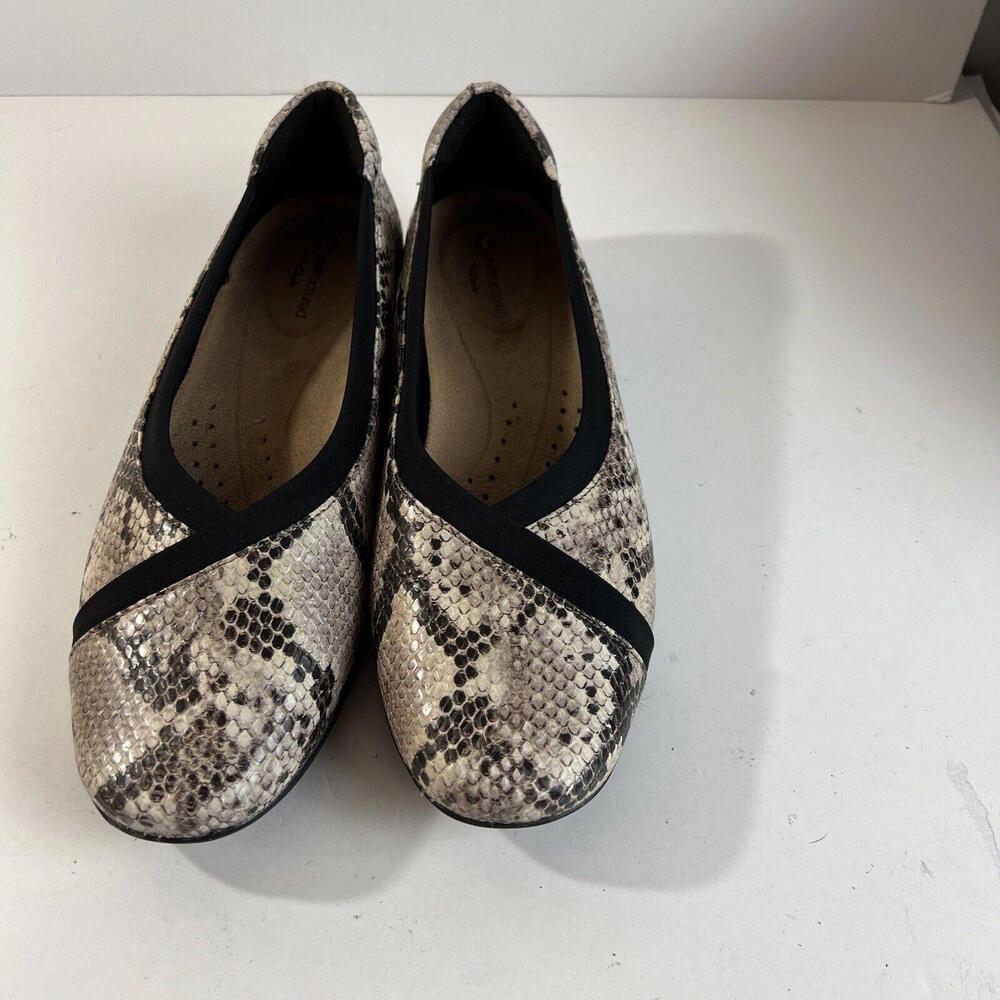 Clark Unstructured Shoes Womens Size 6 M Leather Snake Skin Pattern Flats Loafer